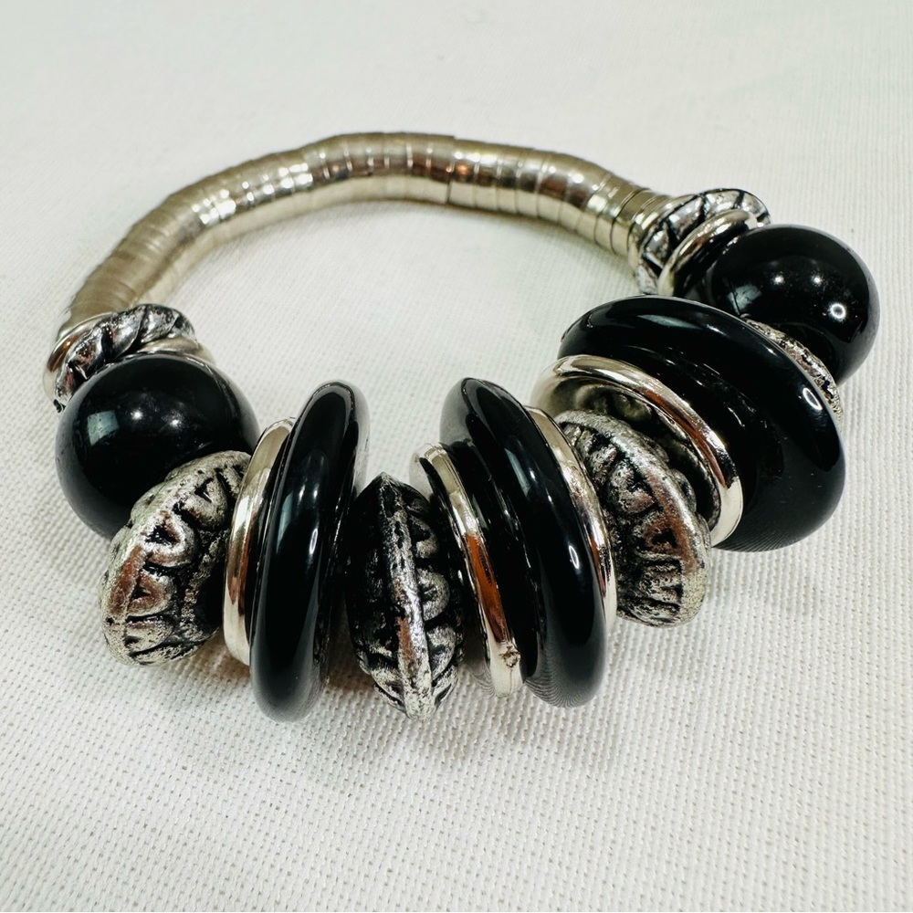 SILVER TONE BLACK BEADED BOHO CHIC STRETCH BRACELET NWOT FASHION CHUNKY GLAM ๐ค - Picture 6 of 8